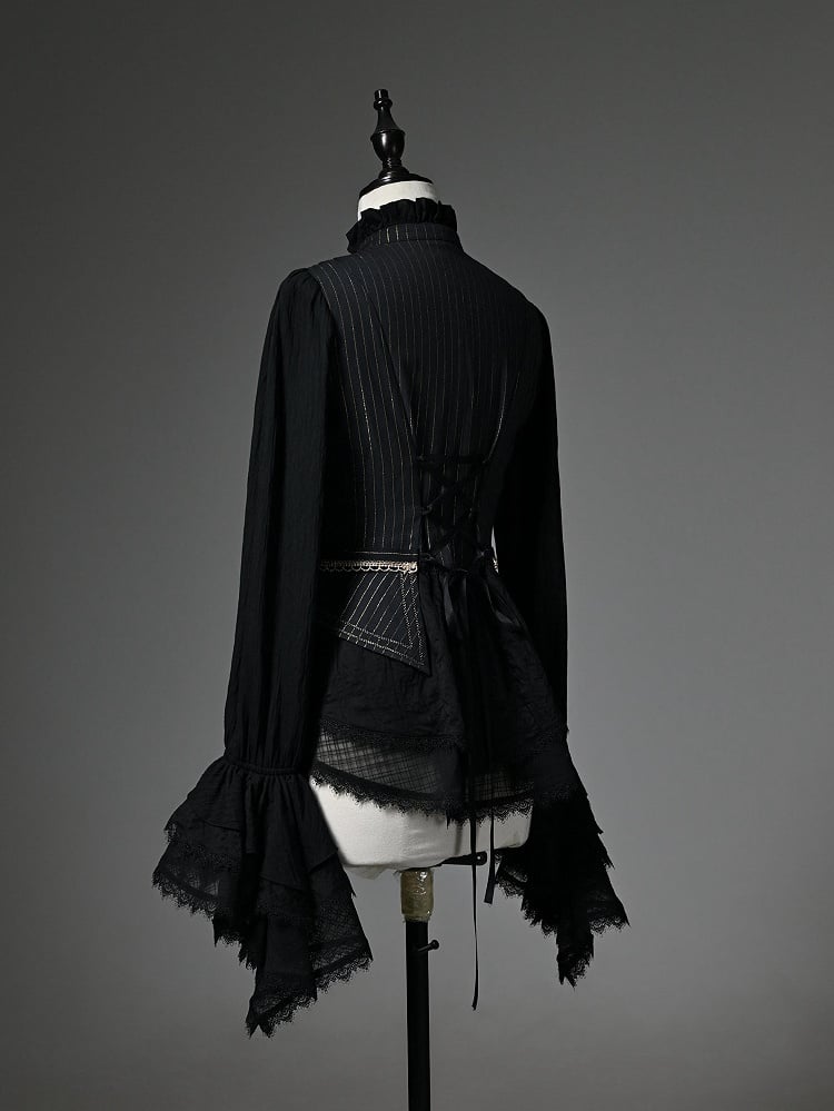 Schwarzer Rüschenausschnitt, lange Manschetten, Ärmel, Jabot Cadcading