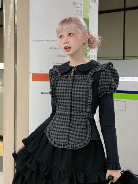 Top Ruffled Apron Black/White Peter with Pan Collar Faux Two-Piece