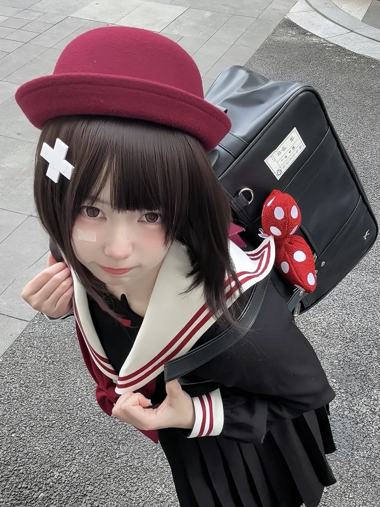 Schwarzer kleiner Teufel, Matrosenkragen, Faltenrock, JK-Uniformkleid