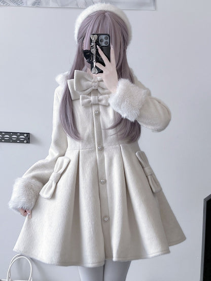 Bowknot Jirai Beige Kei Details Kragen und verzierte Plüschmanschetten Mantel Perlen