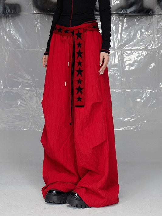 Roter Gürtel mit Sternmuster