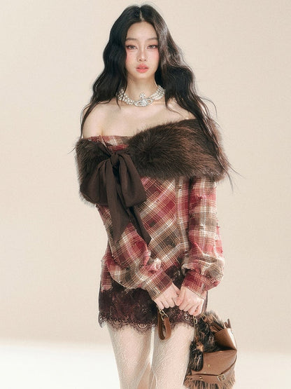 Rot-braunes kariertes Kleid mit Löchern im Used-Look, inklusive Plüschschal