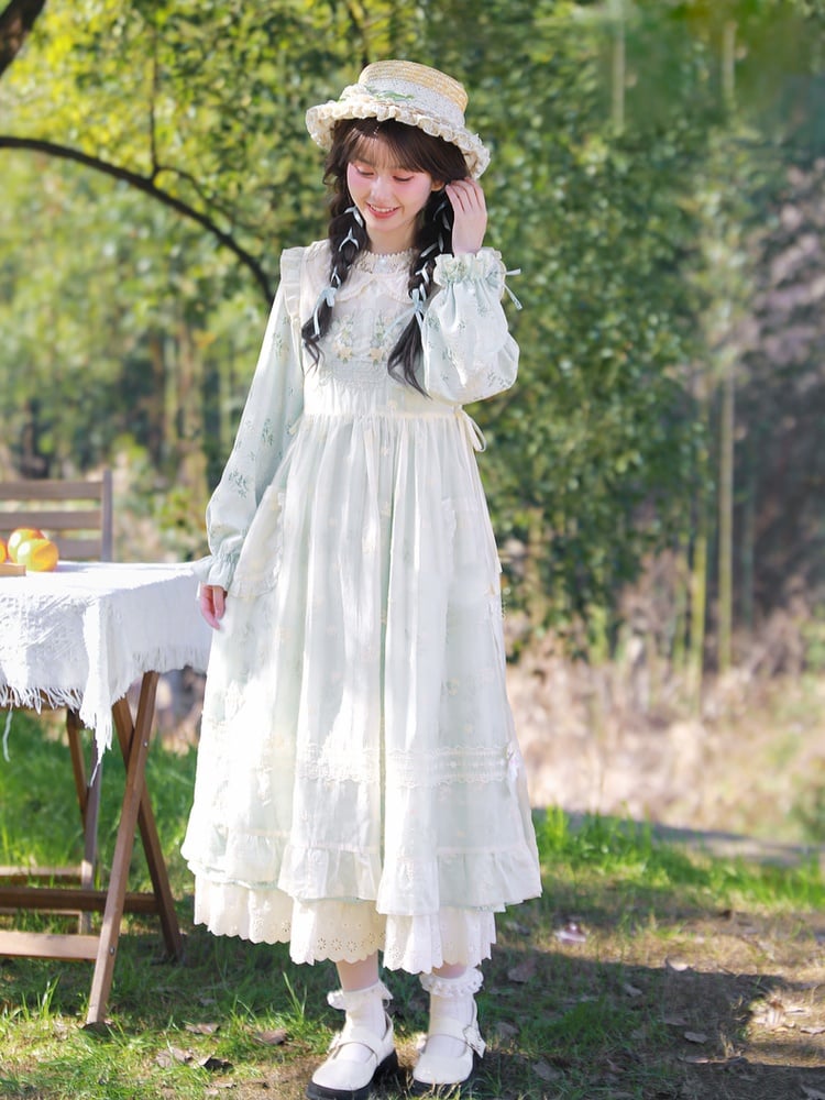 Aprikosenfarbenes Überkleid mit Peter-Pan-Kragen und Blumenstickerei