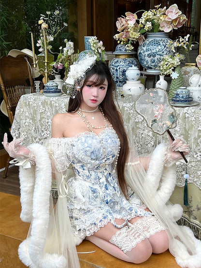 Porzellan + Korsett, blauer Ausschnitt, Rokoko-Outfit, Chinoiserie, weißer Skort, Sweetheart und Top