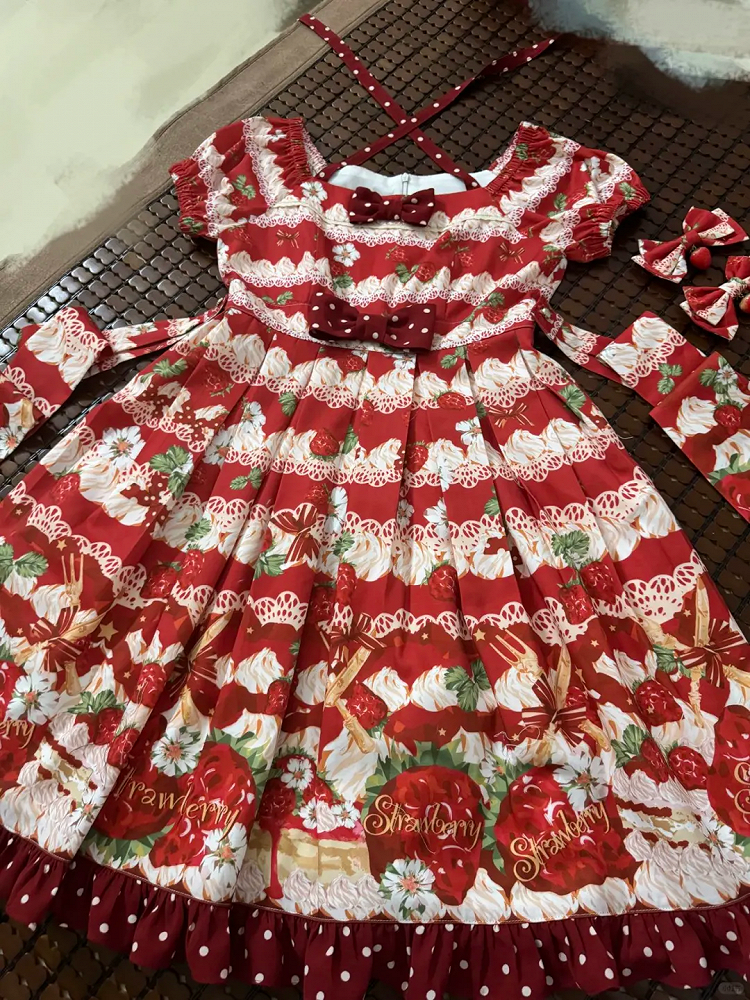 Süßes Lolita-Kleid mit hoher Taille und roten Erdbeeren