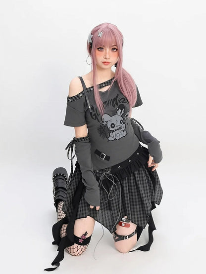 Kostenloses Y2K T-Shirt mit asymmetrischem Ausschnitt Bunny Print Rot/Schwarz Armwear