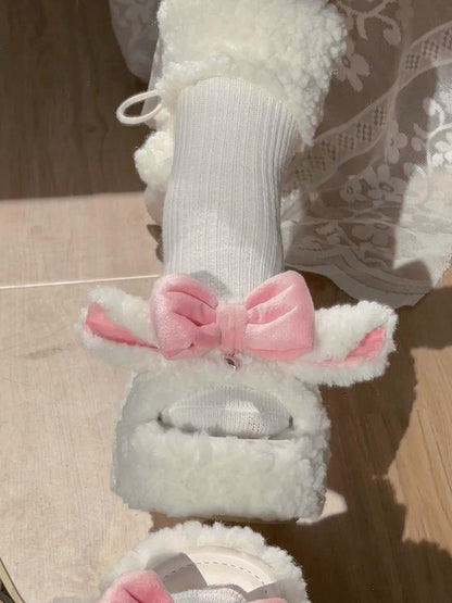 Weißer Winter-Slipper mit süßer Schleife und Lammohren