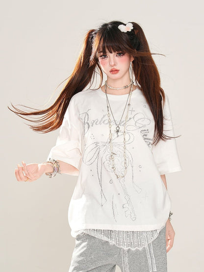 T-Shirt Loose Blau/Weiß Schlüssel- und Schleifendruck Spitzenbesatz