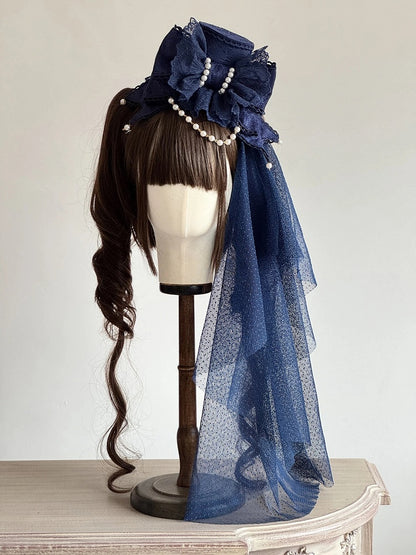 Chapeau Lolita rose foncé avec mini nœud et voile / Avec dentelle bleue