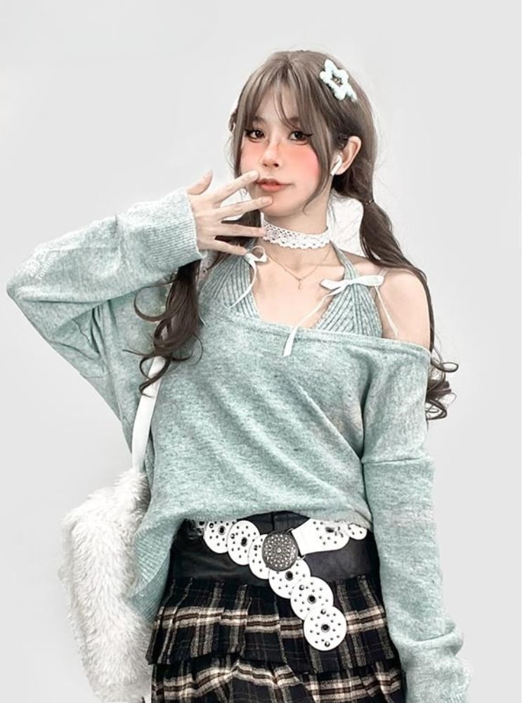 ミントグリーンのホルターネックフェイクツーピースニットセーター