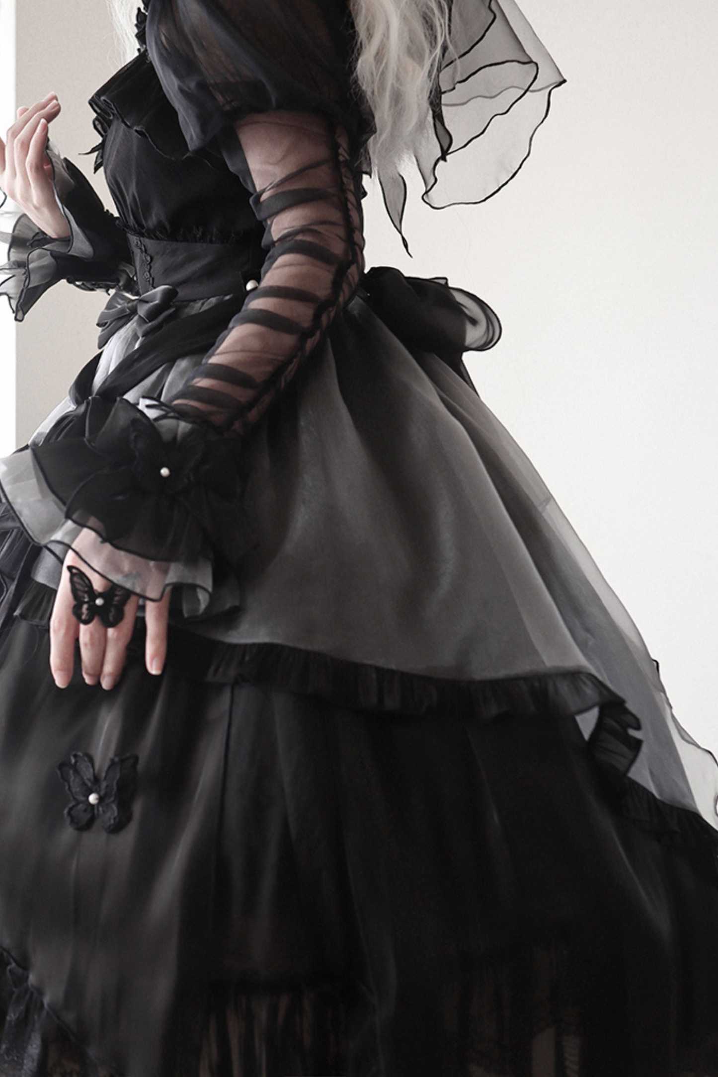 Kleid mit fliegenden großen Lolita-Ärmeln