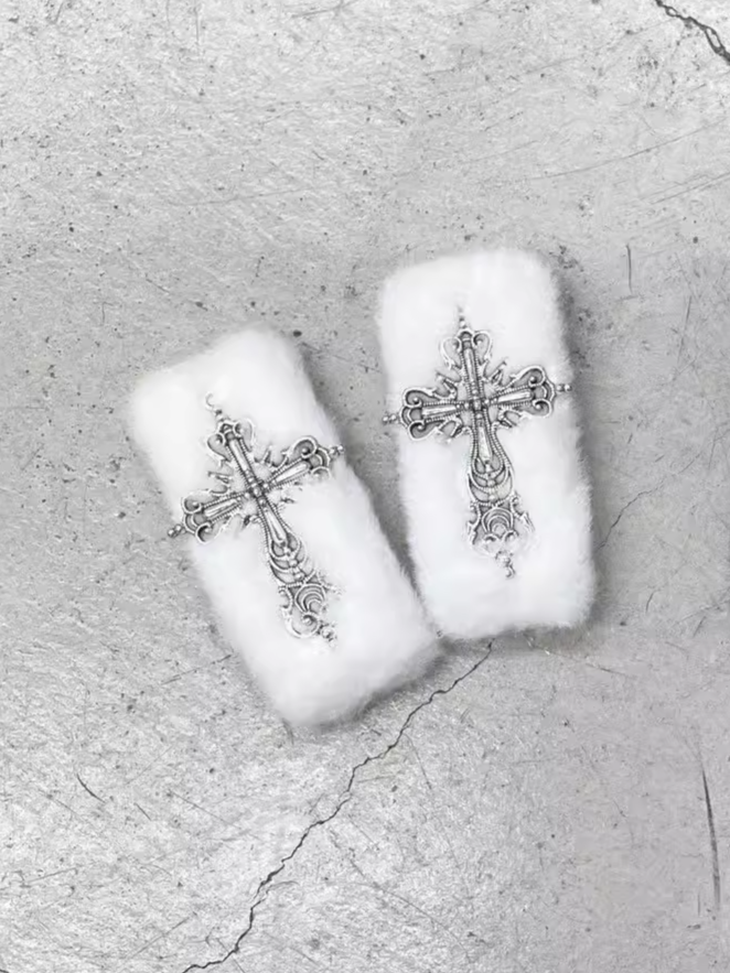 Kei Jirai Plush Black/White Hairclip Cross