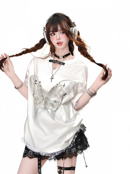 Mintgrünes/schwarzes/weißes T-Shirt mit V-Ausschnitt, Herzschnalle, Perlendetails und Spitzenbesatz