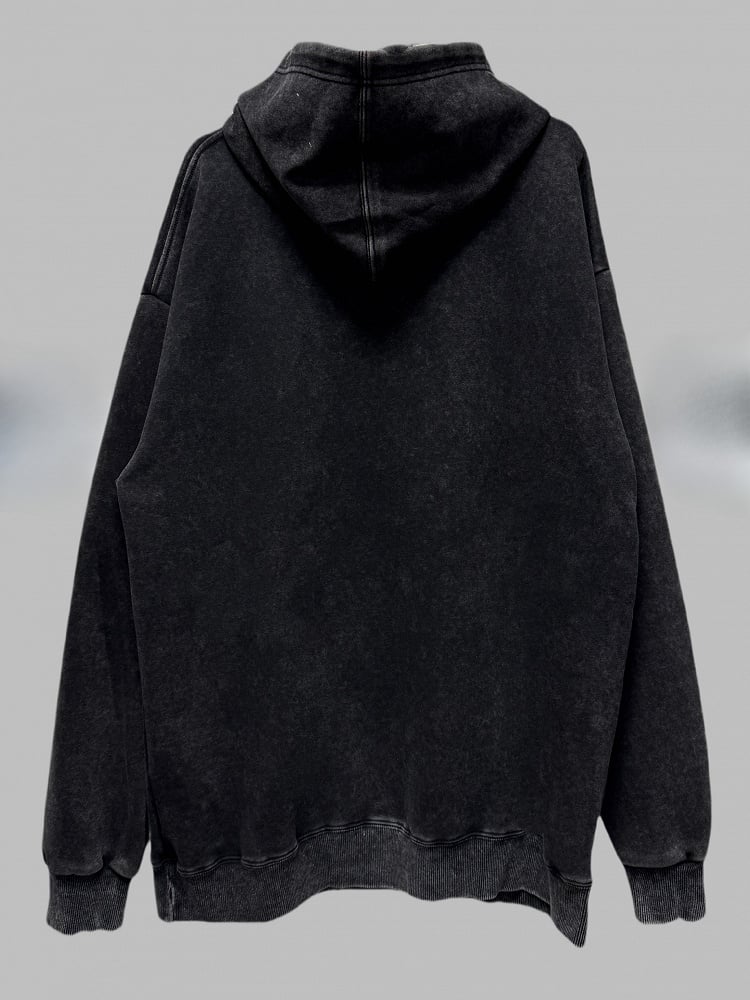 Hoodie mit schwarzer Buchstaben-Applikation und Tinte im Y2K-Stil