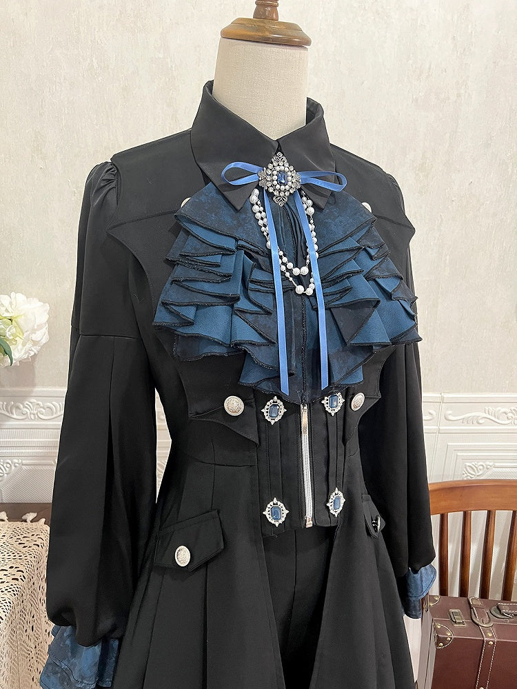 Blaue Krawatte mit kaskadierenden Jabot-Rüschen