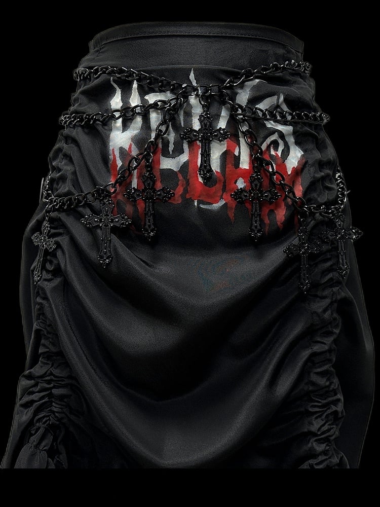 ゴシックなブラックレタープリントのルーシュハイローパンクスカート。クロスチャームウエストチェーン付き。