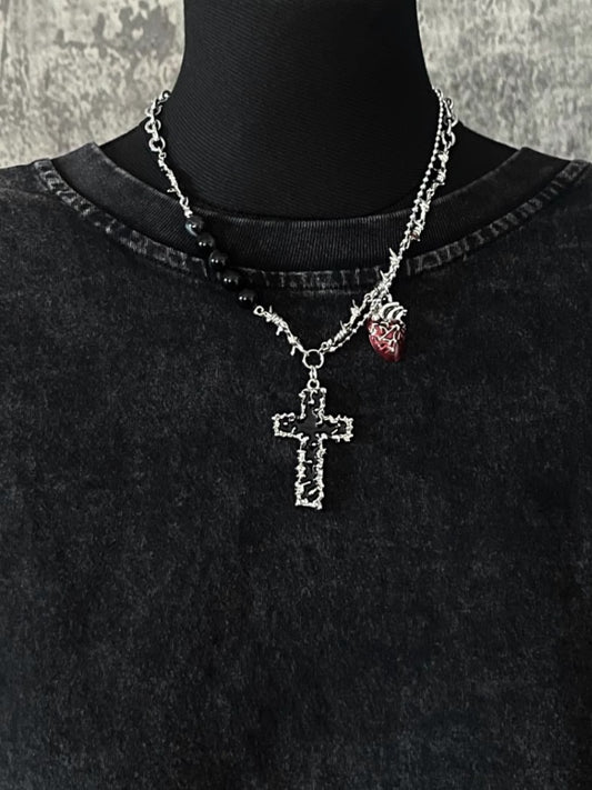 Silberne Dornenhalskette mit Kreuz- und Herzanhänger