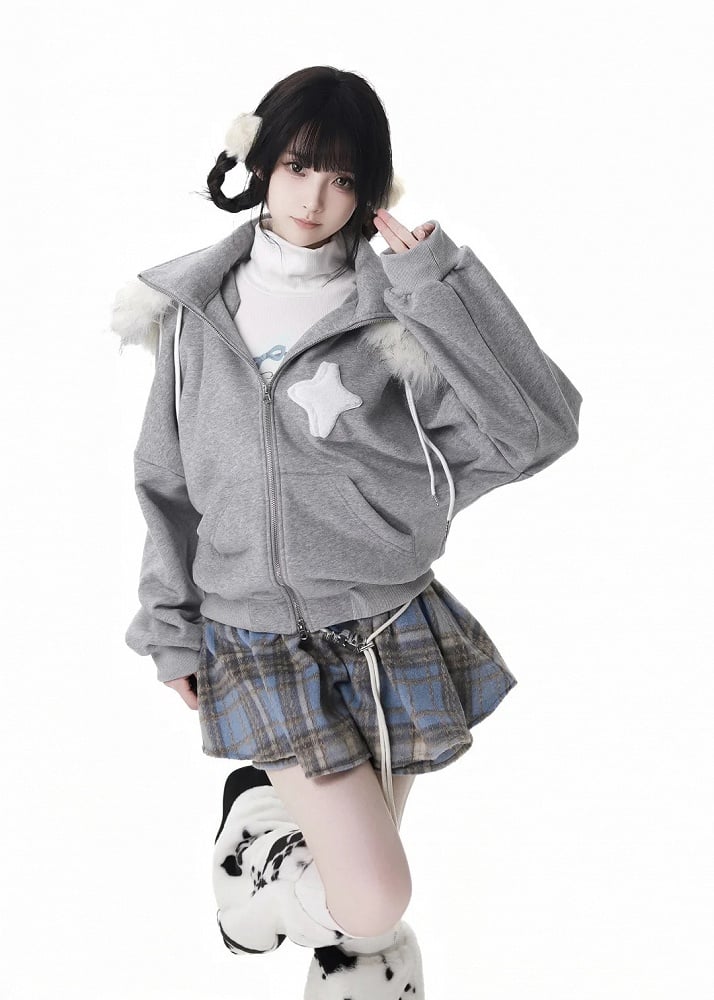 フェイクファーカラーのスターアップリケ付きグレーコート