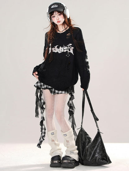 ブラウン/ブラック文字のダメージ加工ホールズルーズセーター