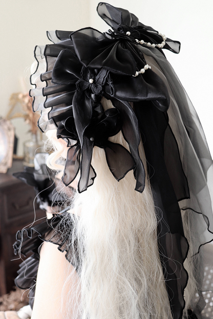 Kleid mit fliegenden großen Lolita-Ärmeln