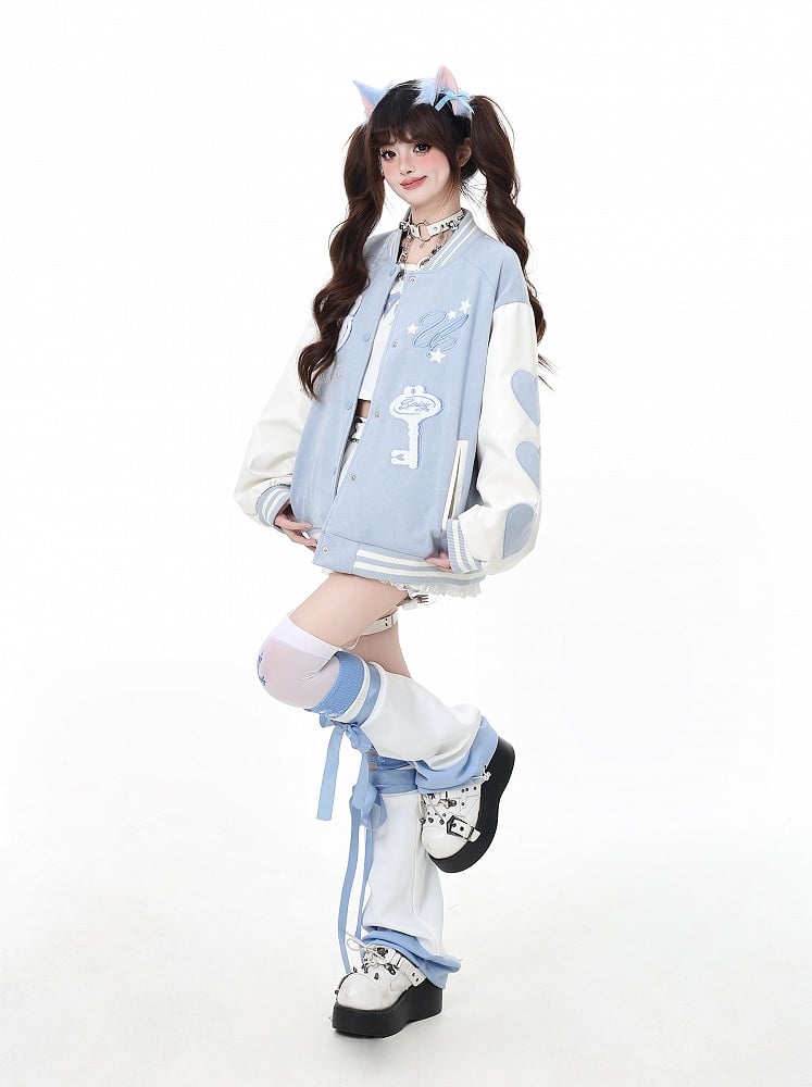 ゆめかわいいピンク/ブルーのキーアップリケ付きベースボールジャケット