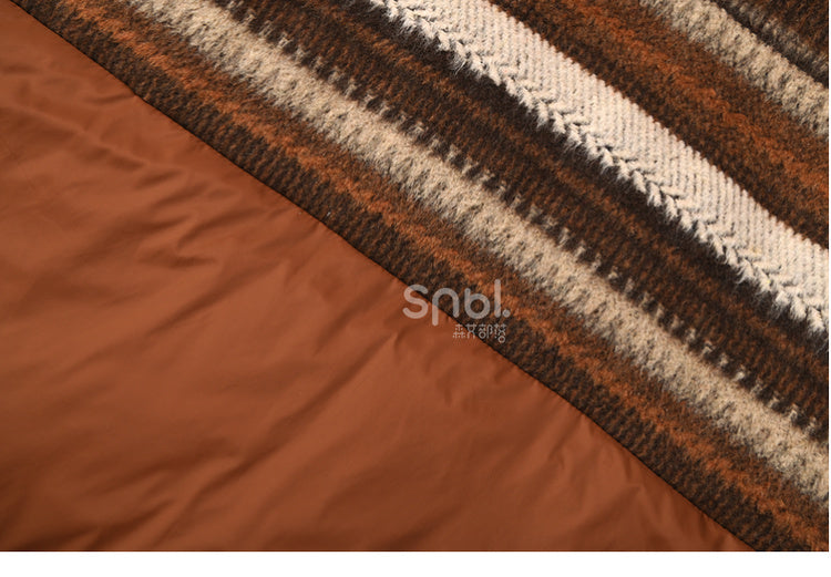 Braune Daunenjacke mit Kapuze im Patchwork-Design