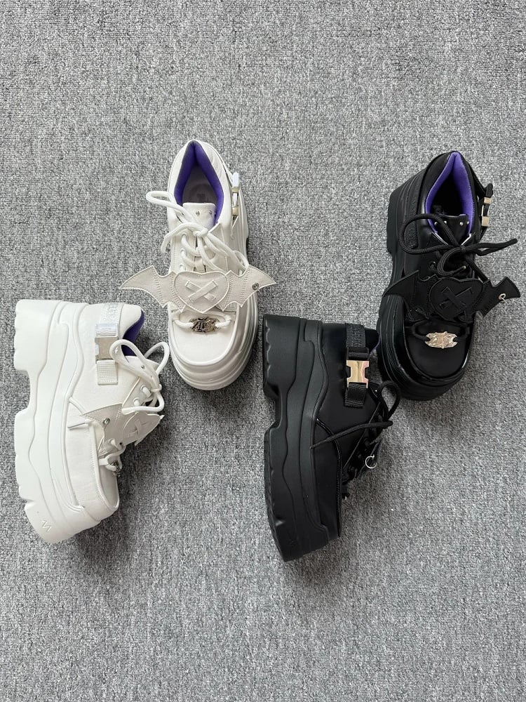 Punk Heart PU-Akzente Schwarze Schnür-Sneaker Fledermaus - Design Flügel Abnehmbar mit Plateau