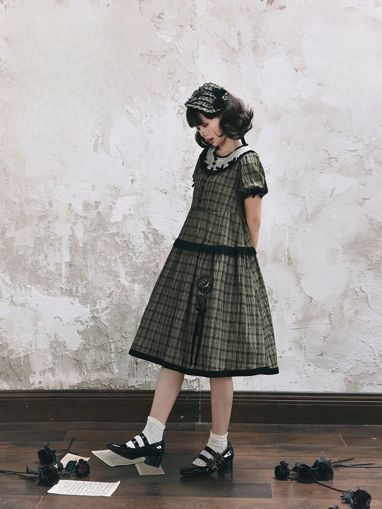 Classic Embroidery Green with Sleeves and Rose Elegant Trim Short Plaid Lolita Black Dress