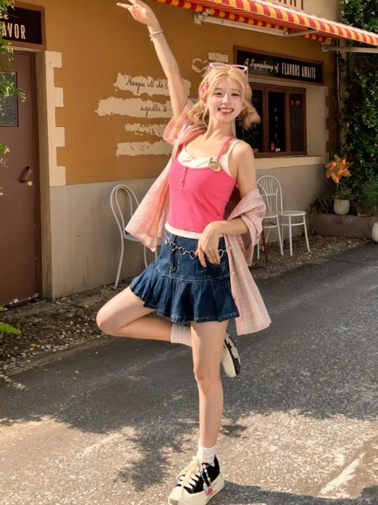 ピンクのグアバアップリケ付きセルフタイホルターネックトップフェイクツーピース