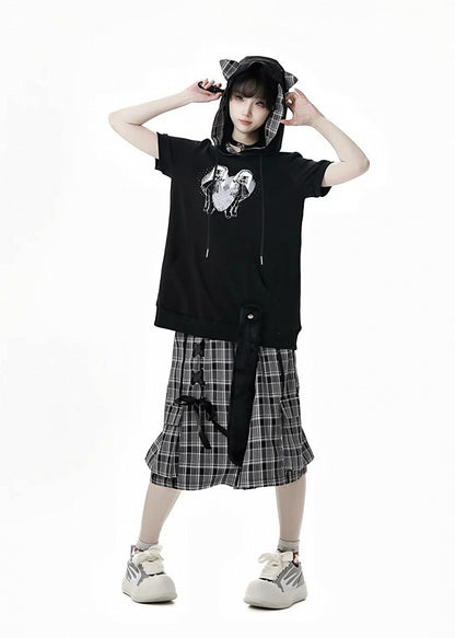 レースアップディテールのワイドレッグショーツ、ウエストはブラック/チェック柄、伸縮性あり