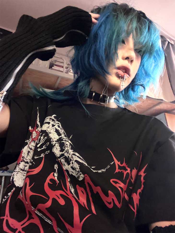 Print Dark Gothic T-Shirt with Centipede Aesthetic White/Black