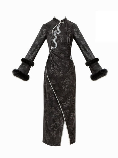 黒のプラッシュカフス、銀色の蛇の刺繍、蝶と竹の葉のチーパオ生地