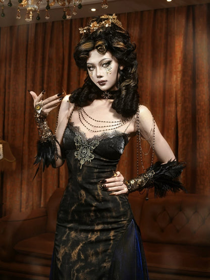 ブラック＆ゴールドのスリミングスリップドレス