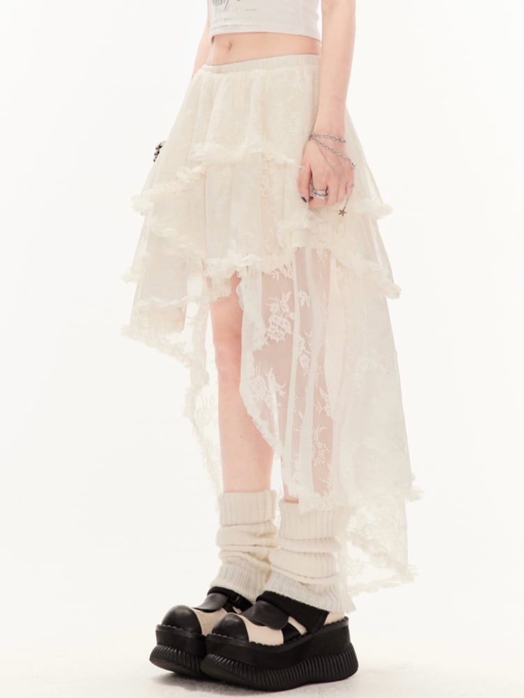 アプリコットのローウエストスカート、アシンメトリーヘム、ハイローティアードレース