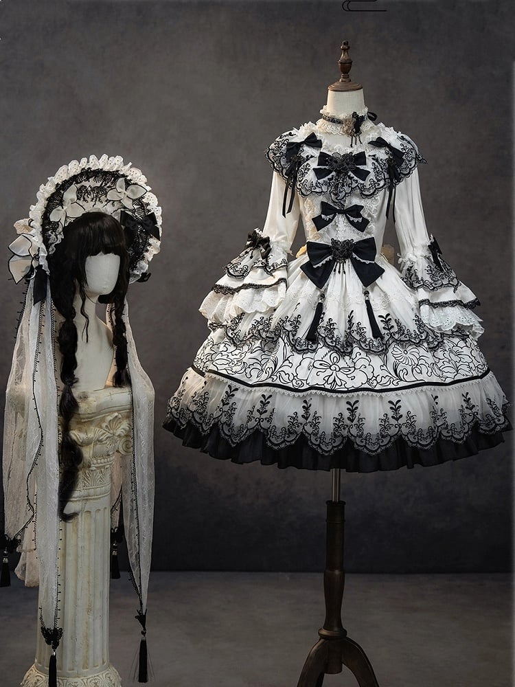 Stoff und Schimmer im Chinoiserie-Stil, weißer Schmetterling, schwarze Tinte