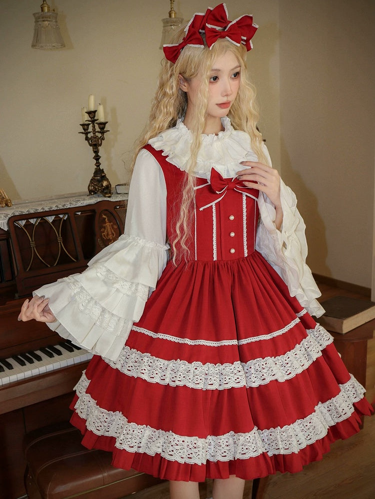 Weiße Bluse mit Rüschenausschnitt und mehrlagigen Glockenärmeln