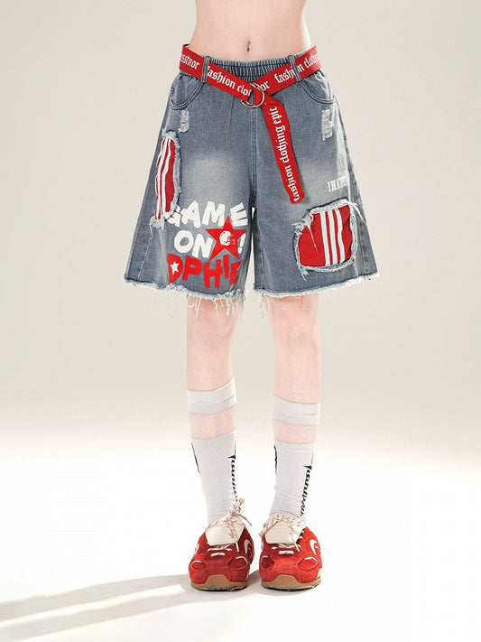 デニムショートパンツ、ウエストベルト、ブルーの伸縮性ウエスト、切りっぱなしの裾、ダメージ加工の穴