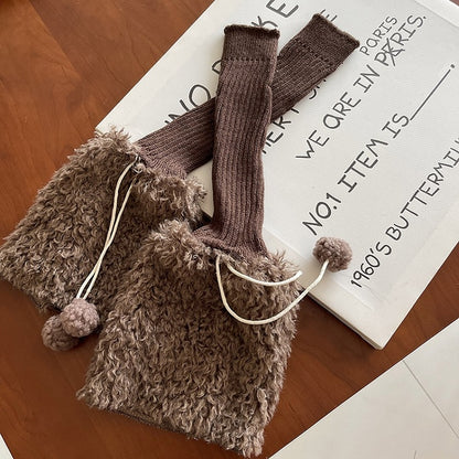 Süße weiß/schwarz/braune Y2K-Strick-Beinswärmer mit Pompons