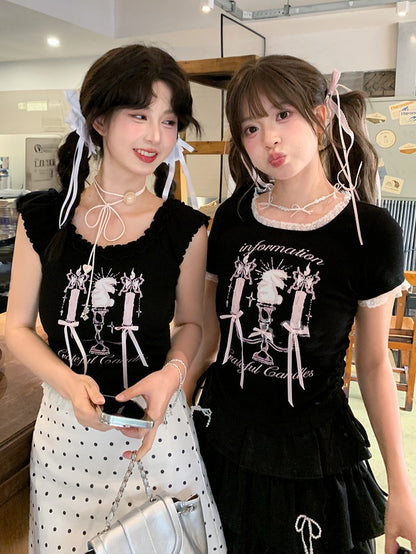 ブラック スクエアネック キャンドルスティックプリント ドローストリングヘム レーストリム Tシャツ