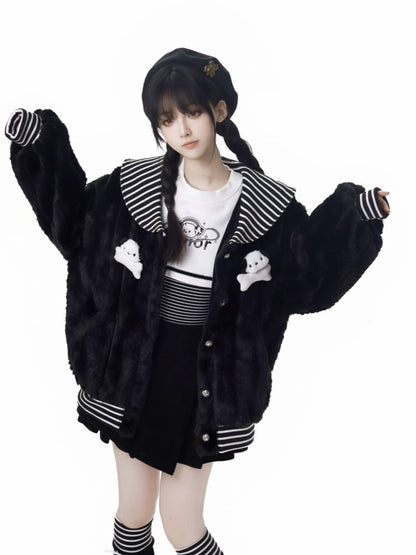 Schwarz gestreifter Plüschmantel mit Matrosenkragen