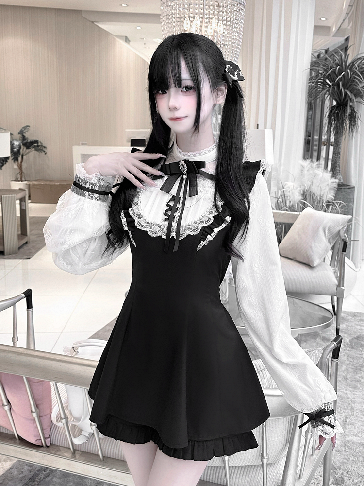 Plaid White/Gray Black Shorts Sleeves Set: with Long Illusion Neckline Top in Jirai Kei