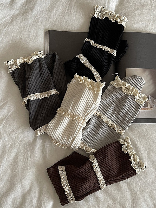 ホワイト/ダークグレーのスイートフリルカフスカーフソックス