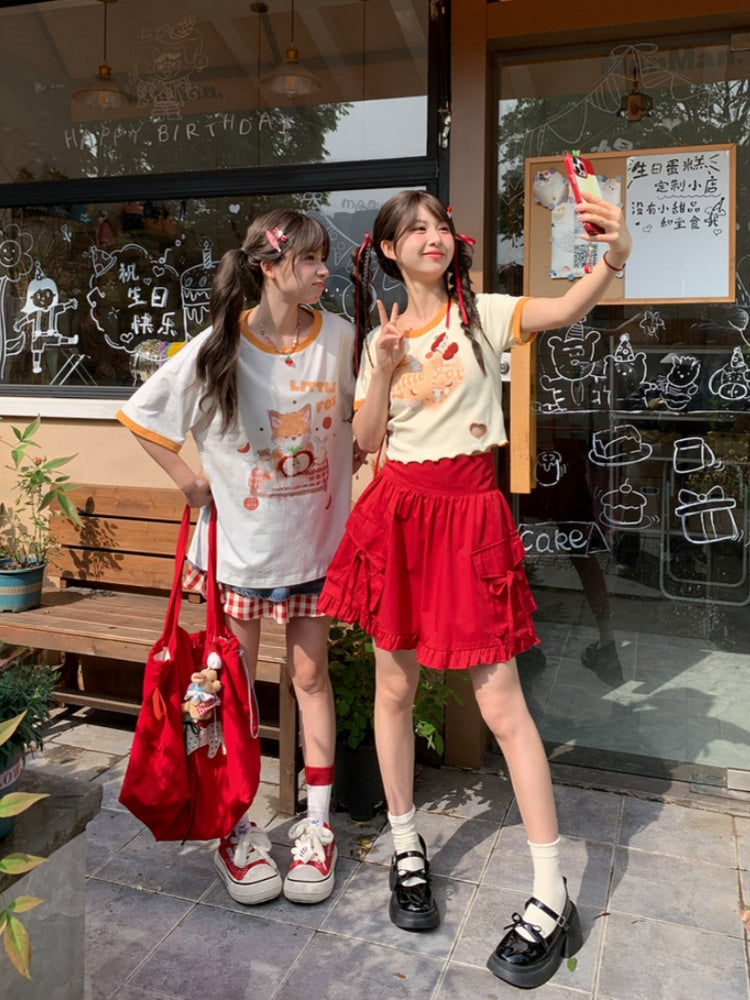 黄色の漫画動物プリントハートカットアウトショートバージョンTシャツ、アップルブローチ付き