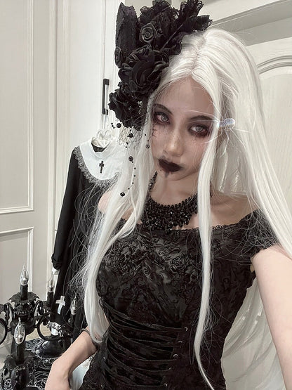 Lolita-Gothic-Kopfschmuck im floralen schwarzen Sarg und verziertes Kreuz