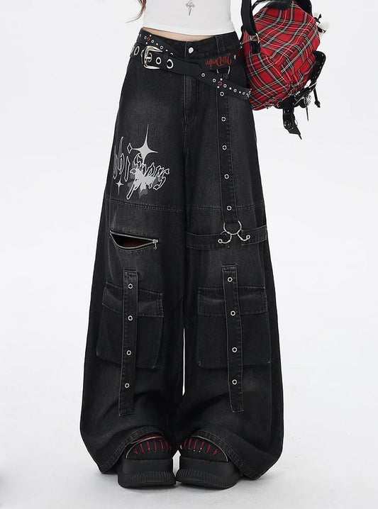 Jeans mit weitem Bein und Cargo-Riemendetails, Vintage-Schmetterlingsdruck in Schwarz