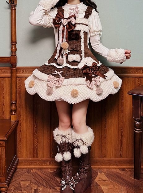 Kleid und Lolita-Overall mit gewelltem braun-weißem Rand und Pompons und Schleifen