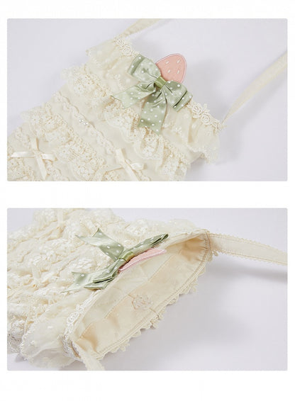 ベージュのクロスボディバッグ