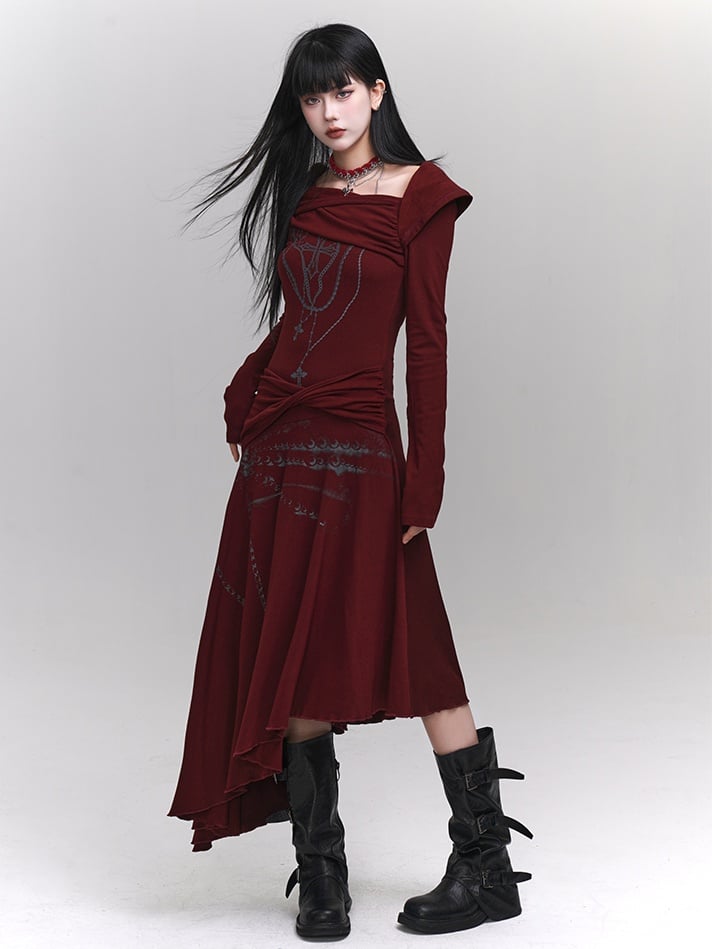 Weinrotes Cross-Kleid mit asymmetrischem Ausschnitt und Saum mit Twist-Detail