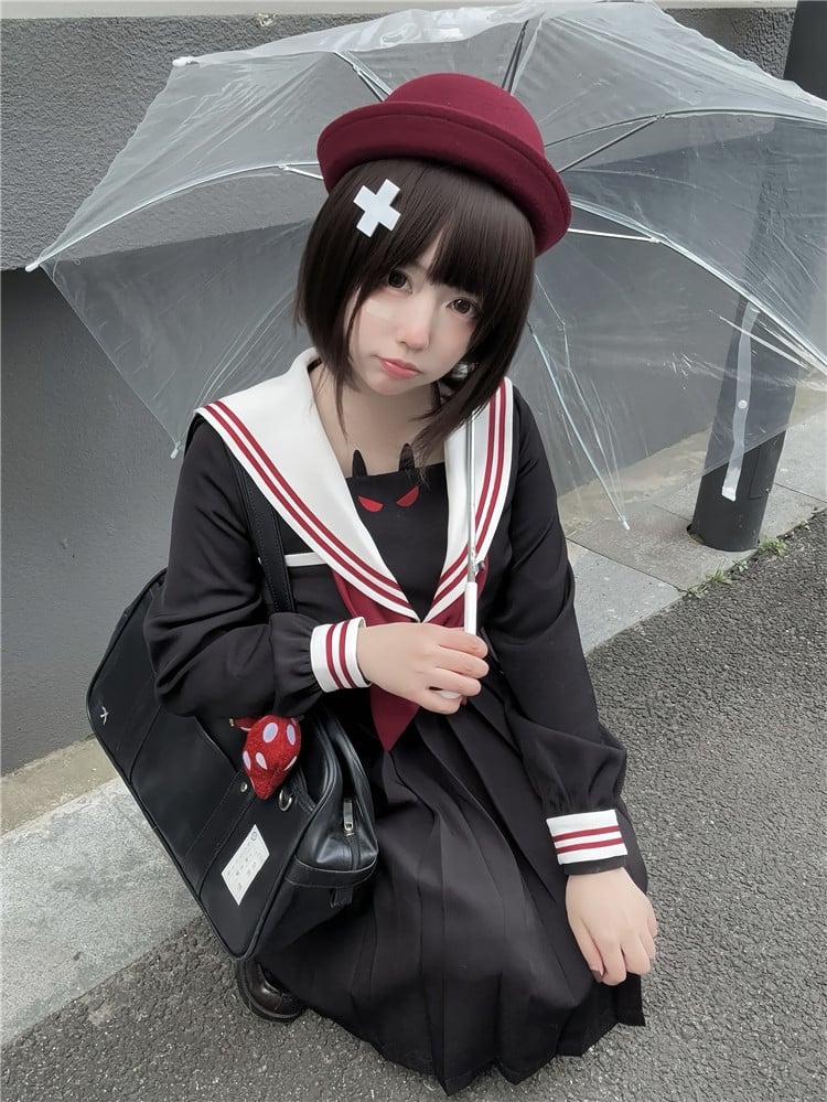 Schwarzer kleiner Teufel, Matrosenkragen, Faltenrock, JK-Uniformkleid