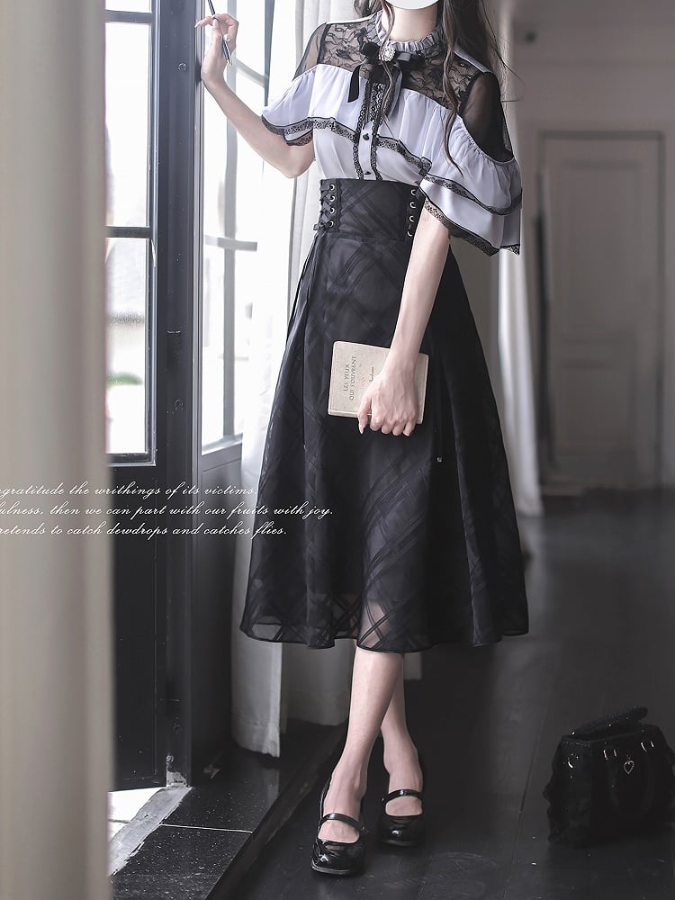 with Contrast Trim Jirai Kei Black Illusion Neckline and Purple Lace Cape Design Top